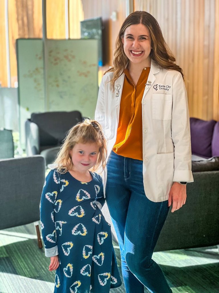 Hannah Newland, Doctor of Osteopathic Medicine Program Student with daughter Ady